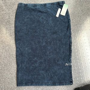 New dark indigo wash knit midi skirt. Stretch